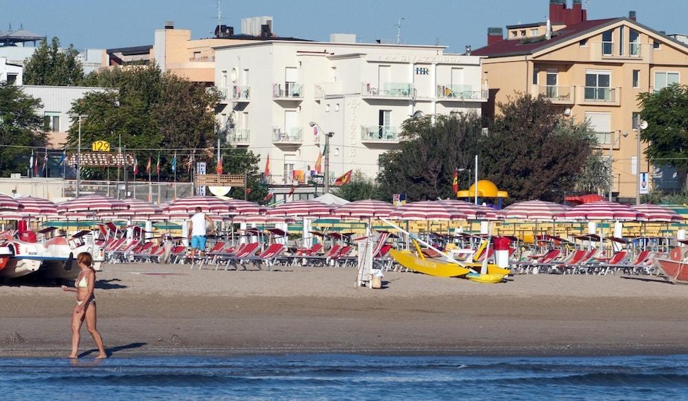 Hotel Rivazzurra Rimini Buitenkant foto