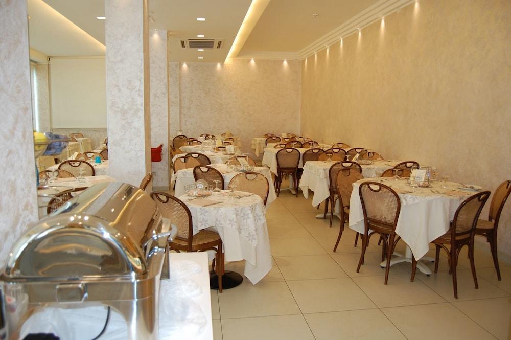 Hotel Rivazzurra Rimini Buitenkant foto