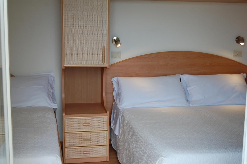 Hotel Rivazzurra Rimini Kamer foto