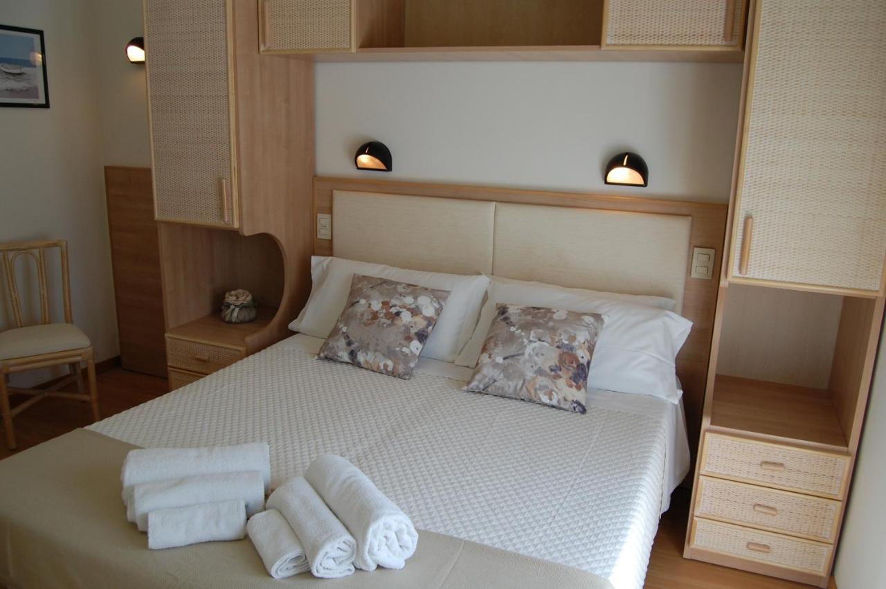 Hotel Rivazzurra Rimini Buitenkant foto